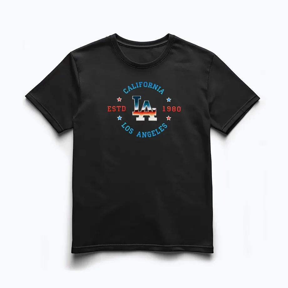 Camiseta preta com estampa colorida